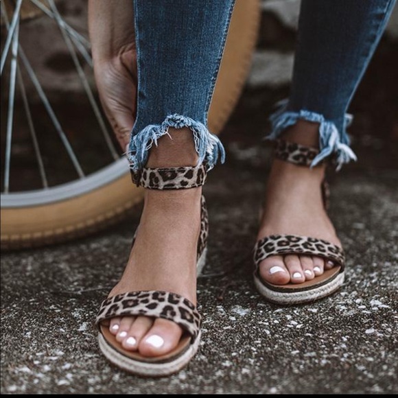 Ladies leopard single band ankle buckle espadrille - Picture 2 of 6